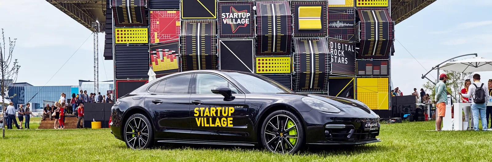 Знакомство с инновациями Porsche на конференции Startup Village 2019.