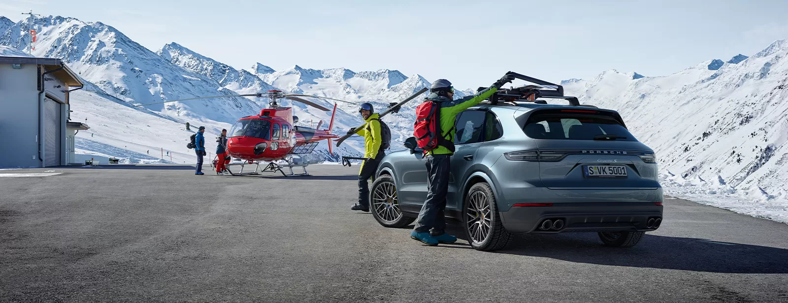 Лимитированная коллекция горных лыж Porsche Design Elan Amphibio.