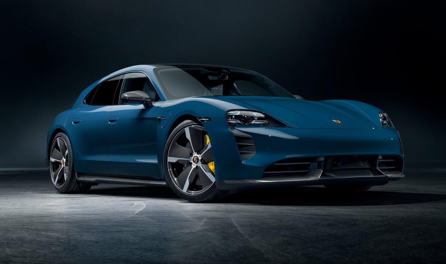  Porsche Taycan Turbo S Sport Turismo 2022-2023    