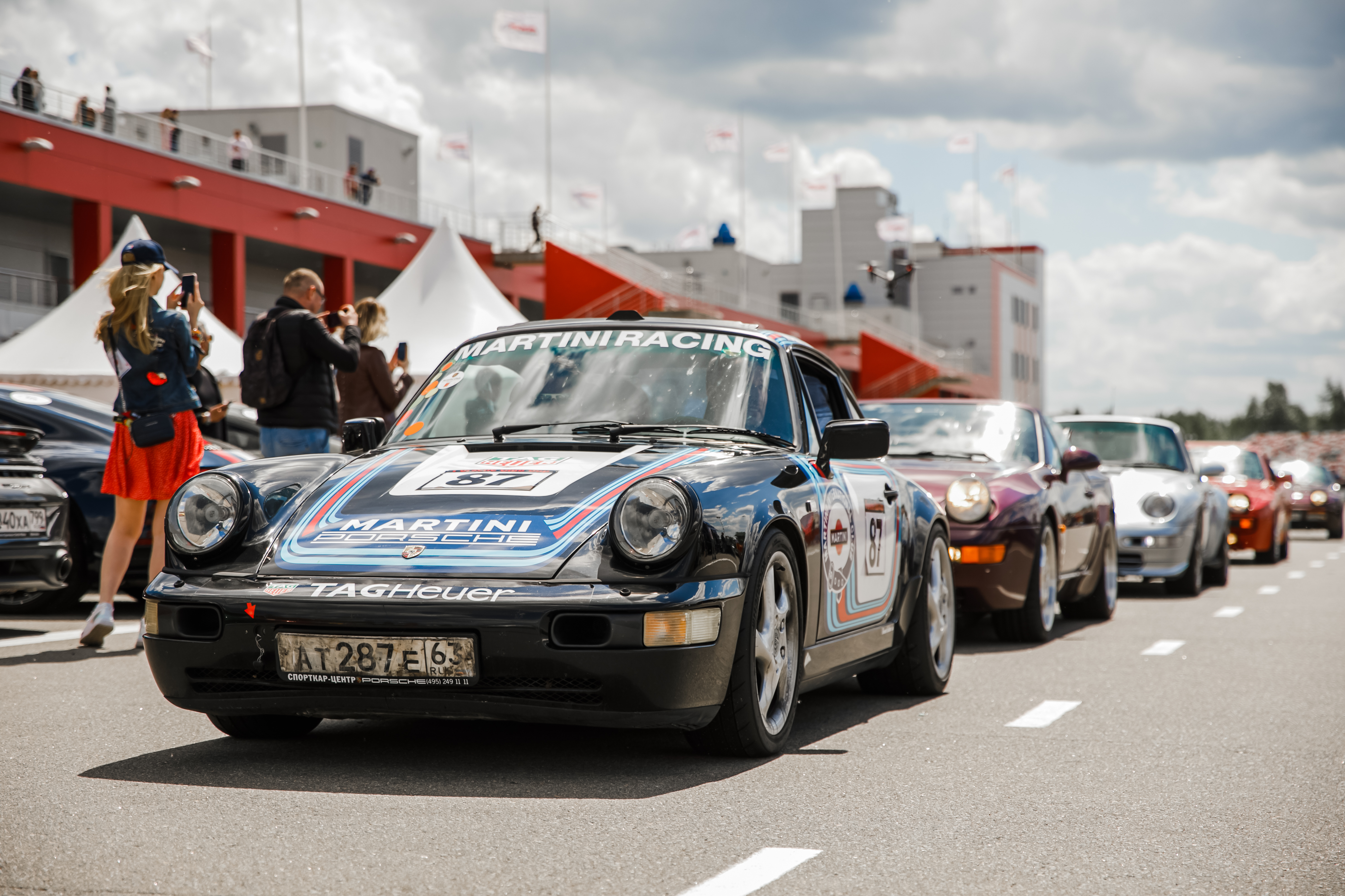 Сбер первый gt cup гран при москвы. Кольцевые гонки. Фотосессия с гоночной машиной. Кольцевые гонки на Урале. Гонки на машинах в Москве участвовать.