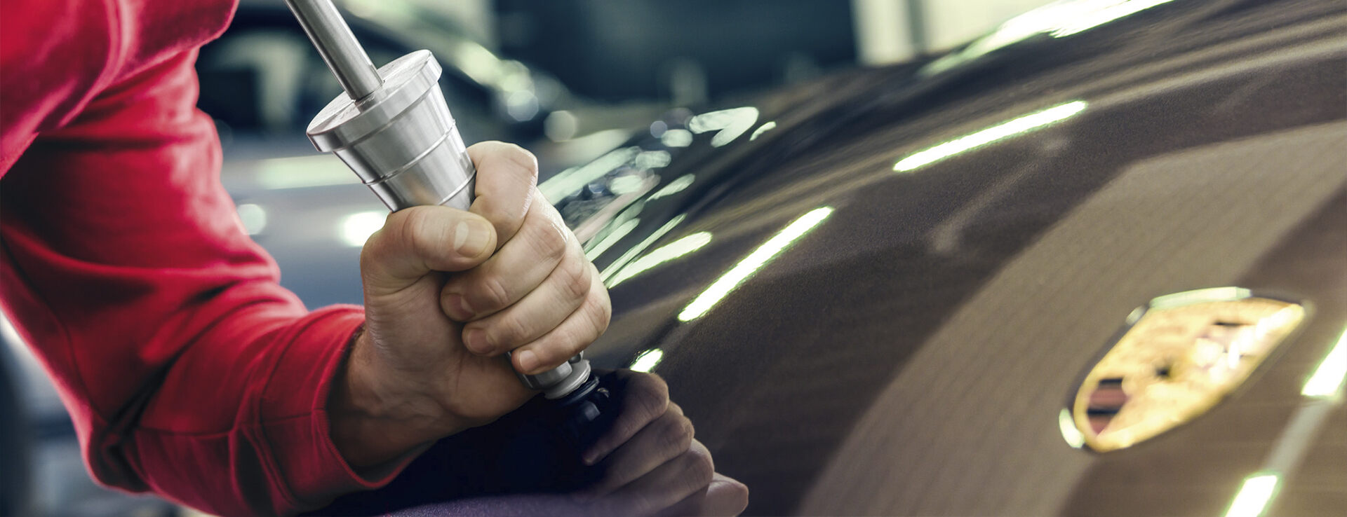 Выправление вмятин без покраски Porsche в Москве у официального дилера