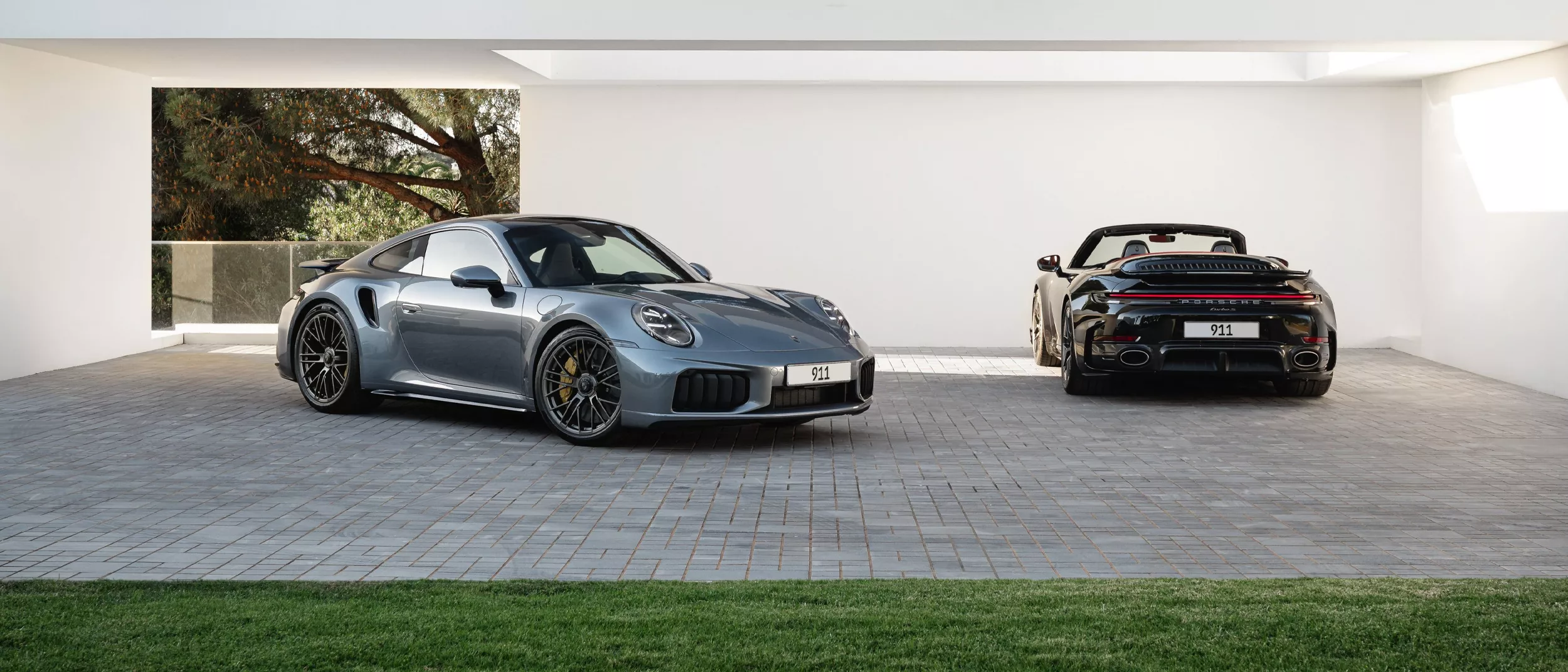 Партия новых автомобилей Porsche в Порше Центр Рублевский 